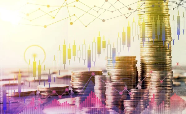 Collage met stapels munten en financiële diagrammen op transparant scherm, lege ruimte. Panorama — Stockfoto