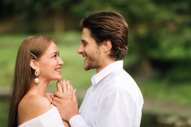 Yeni kanatlar el ele tutuşuyor Aşklarını ilan ediyor Park 'ta