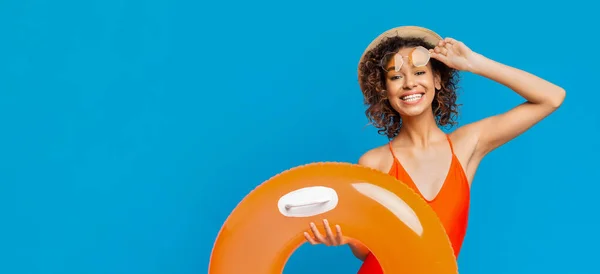 Vacation Time. Overjoyed African American Girl In Swimsuit Holding Inflatable Swimming Ring — Stock Photo, Image