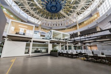 Bilgisayarlı bilişim işçileri için kiralama ofisi