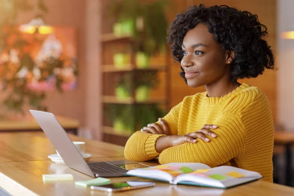 Thoughtful black lady dreaming about new job, sitting at cafe — Stock Photo, Image