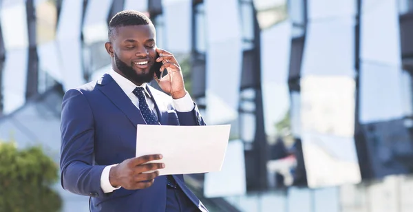 Entrepreneur Talking On Cellphone Holding Documents Standing In City, Panorama — стокове фото