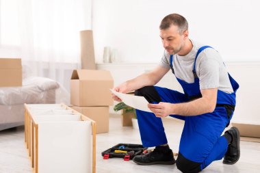 İşçi Okuma Talimatları Kurulumu Mobilya Yapımı Ev Yenilemesi