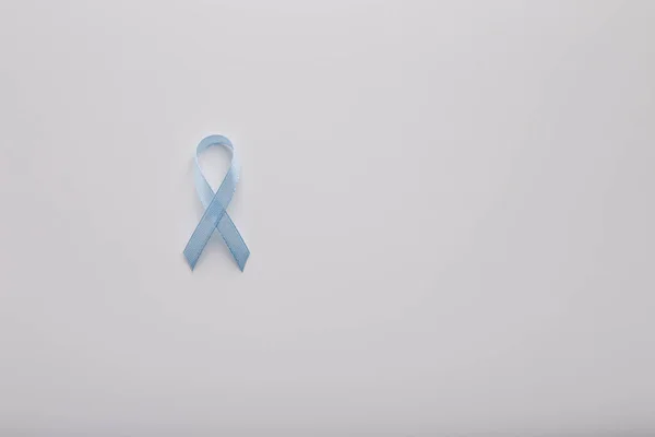 Blue Ribbon Simbolico per la consapevolezza del cancro alla prostata — Foto Stock