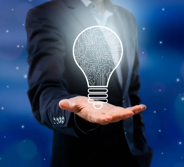 Obchodní inovace. Podnikatel drží zářící žárovku s polygonálním schématem připojení, kreativní koláž — Stock fotografie