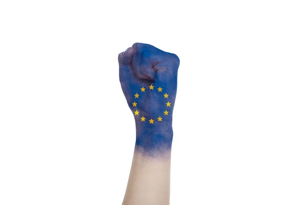 Σφιγμένη ανθρώπινη γροθιά με χρωματισμένη σημαία της Ευρωπαϊκής Ένωσης που απομονώνεται σε λευκό φόντο — Φωτογραφία Αρχείου