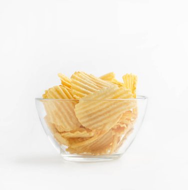 Beyaz zemin üzerinde izole cam plaka tırtıklı çipler