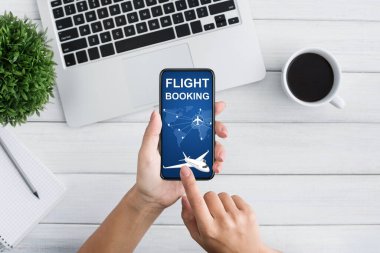 Smartphone Kullanan Kız İş Yeri, Kolaj, Görünümün Üzerinde Oturan Biletler