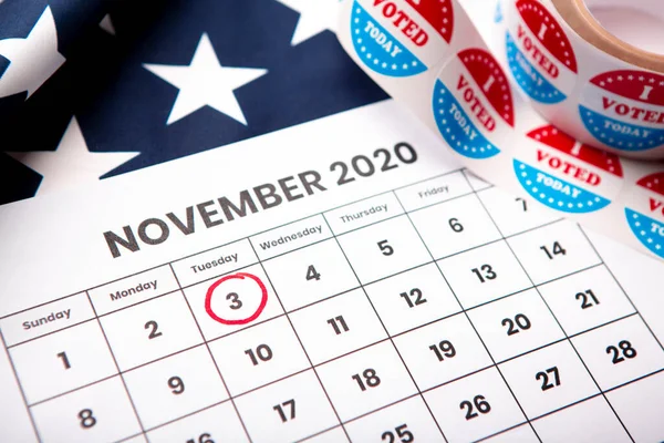 2017 년 11 월 11 일에 확인 함 . Red circle on November 2020 calendar, presidential election — 스톡 사진