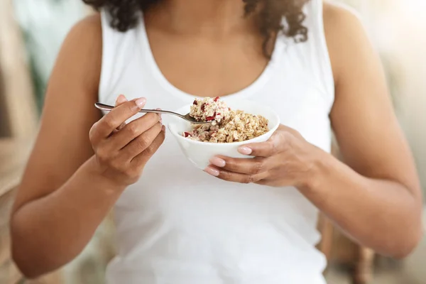Healthy Diet. Unrecognizable African Woman Eating Oatmeal With Fruits For Breakfast — Stock Photo, Image