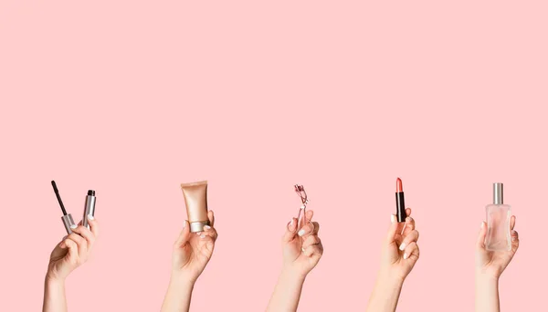 Vrouwen handen houden verschillende cosmetische producten op roze achtergrond, lege ruimte. Creatieve collage — Stockfoto