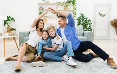 Evde Çatı Yapan Genç Ebeveynler El Birleştiriyor