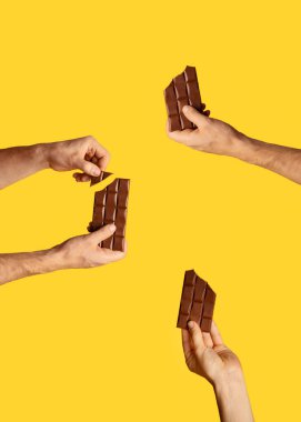 Turuncu arka planda çikolata tutan milenyum adamı, kolaj