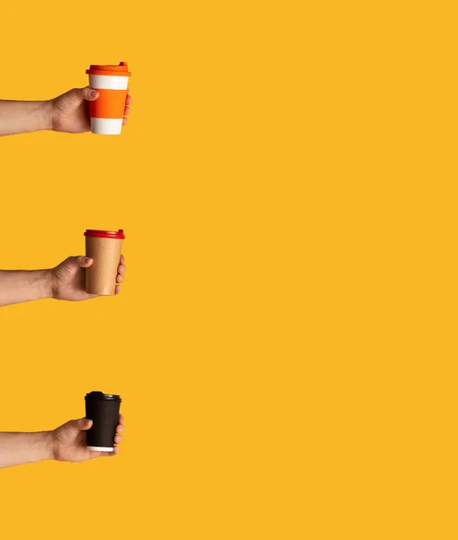 Collage con ragazzo millenario in possesso di tazze riutilizzabili e monouso con bevande calde, spazio libero — Foto Stock