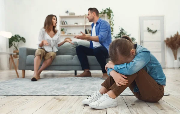 Daughter Crying While Parents Having Quarrel Sitting At Home — Stock Photo, Image