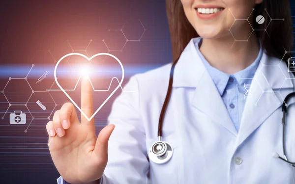 Obat dan teknologi. Lady dokter menekan ikon jantung pada layar sentuh tak terlihat, kolase — Stok Foto