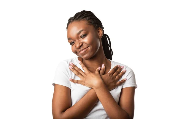 Grata nero ragazza premendo mani per petto studio girato — Foto Stock