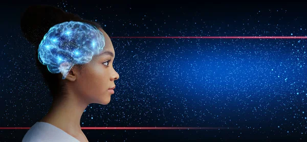 Inteligente asiático chica con iluminado cerebro mirando libre espacio — Foto de Stock