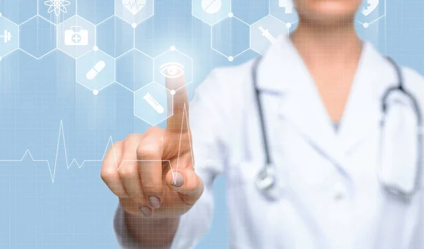 Medicina Inovadora. Médico feminino pressionando botão na tela digital com ícones médicos — Fotografia de Stock