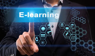 Görünmez Ekran, Kolaj Üzerine E-Öğrenme Metni ile İşadamı Düğmeye Basıyor