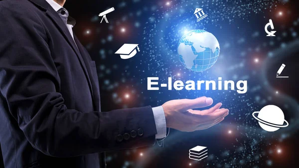E-Learning Collage, Zakenman Holding Holografische wereld bol over zwarte achtergrond — Stockfoto