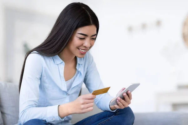 Fast Money Transfers. Asian Woman Using Smartphone And Card For Online Banking — Stock Photo, Image