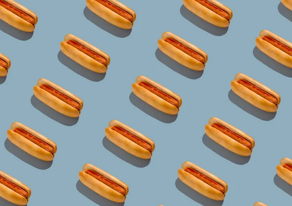 Hotdog retro clássico com fundo sem costura de salsicha grelhada, padrão criativo — Fotografia de Stock