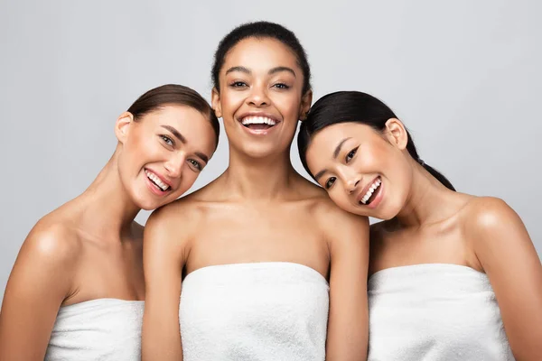 Three Positive Pretty Girls Posing After Shower In Studio — Stock Photo, Image