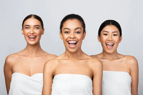 Playful Ladies Posing Wrapped In White Bath Towels, Gray Background — Stock Photo, Image