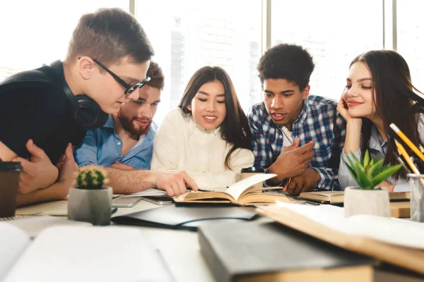 Preparing for exams together. Students studying in library — Stock Photo, Image