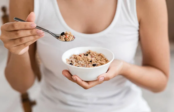 Cropped of woman holding bowl with homemade granola — Stock Photo, Image