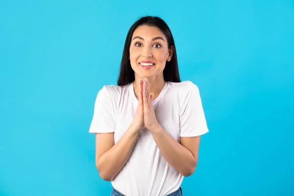 Esperanzada dama suplicando y pidiendo algo — Foto de Stock