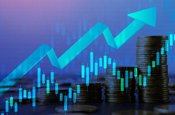 Αύξηση Arrow και κέρματα πάνω από το μπλε φόντο με τα οικονομικά γράφημα — Φωτογραφία Αρχείου