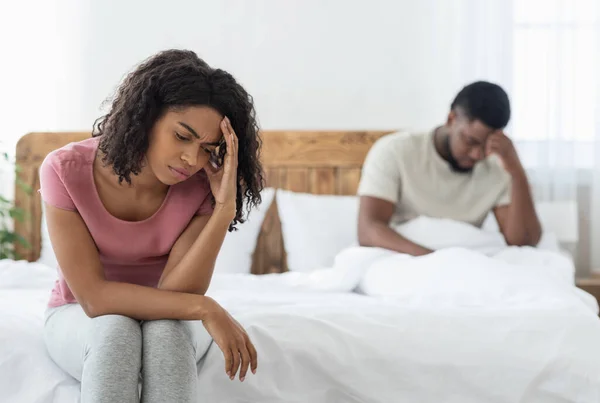 Young married african american couple having relationships crisis — Stock Photo, Image