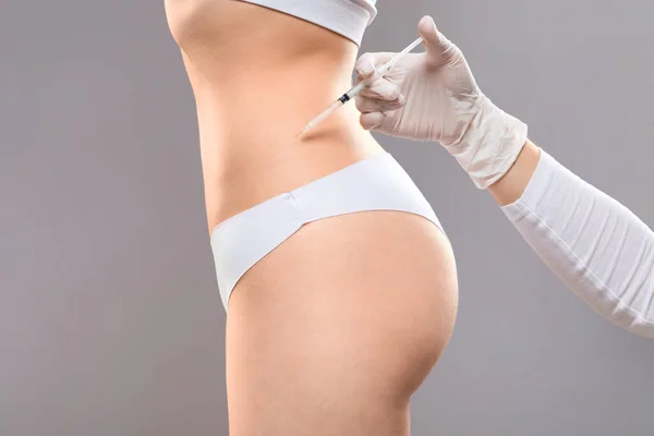 Slim woman having lipolysis treatment at beauty salon — Stock Photo, Image