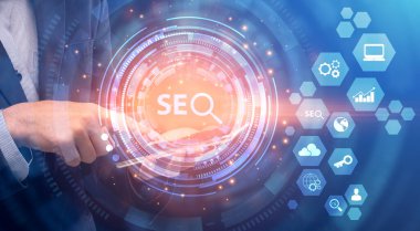 Smartphone Seo-Optimizasyon Uygulamasını Mavi Arkaplan, Kolaj, Panorama Üzerinde Kullanan İşadamı