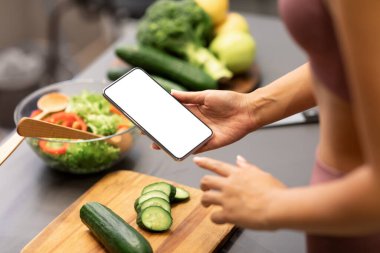 Mutfaktaki Kilo Verenler İçin Akıllı Telefon Aşçılığı Sağlıklı Akşam Yemeği