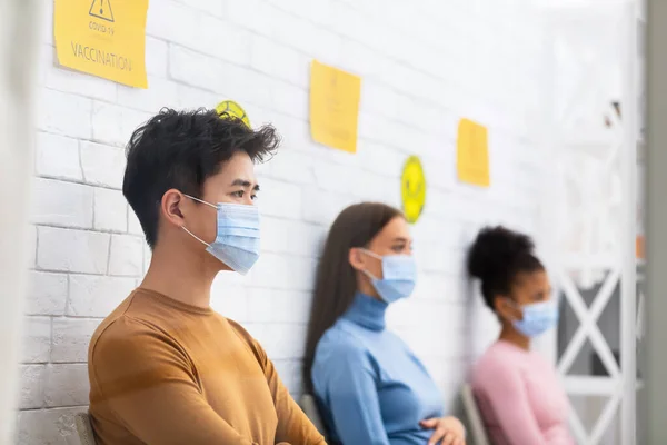 People Waiting For Coronavirus Vaccination Sitting In Queue In Hospital — Stock Photo, Image