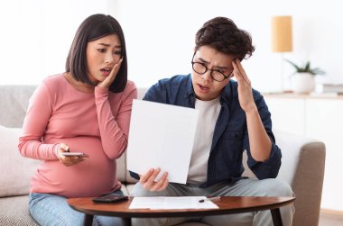 Faturalara bakan Asyalı çift evde maddi sorunları yaşıyor