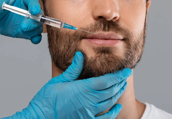 Unrecognizable bearded man getting lips filler in beauty salon — Stock Photo, Image