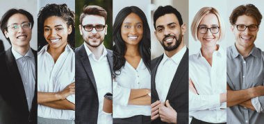 Çeşitli geçmişlere sahip bir grup profesyonel iyi aydınlatılmış bir ofis ortamında bir arada duruyorlar. Resmi kıyafetler giymişler, güvenle gülümsüyorlar..