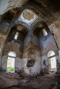 Karachaevo-çerkez Cumhuriyeti dağlarında eski Saints tapınaktaki