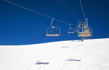 Dombai bahar sonunda dağ manzarası