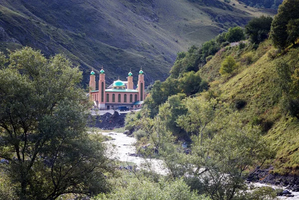 Για Ορεινό Χωριό Του Olgetti Ένα Νέο Καθεδρικό Ναό Τζαμί — Φωτογραφία Αρχείου