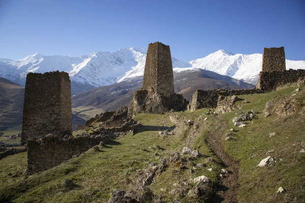 Tsimiti หอคอยคอมเพล็กซ์ในนอร์ท Ossetia — ภาพถ่ายสต็อก