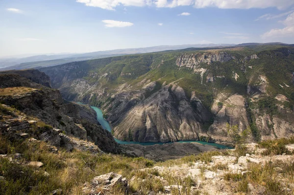 O enorme desfiladeiro de Sulak do Daguestão no verão — Fotografia de Stock