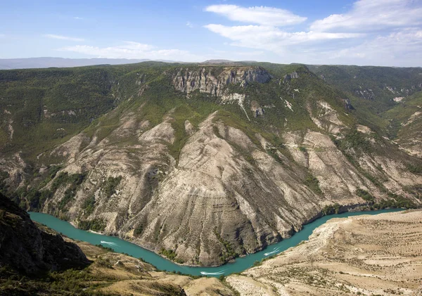 De enorme Sulak-kloof van Dagestan in de zomer — Stockfoto