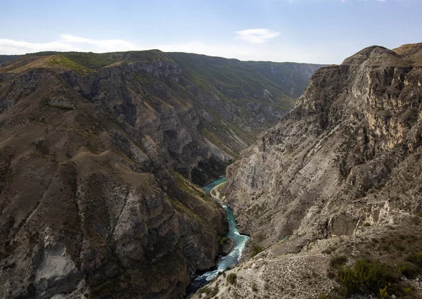 De enorme Sulak-kloof van Dagestan in de zomer — Stockfoto