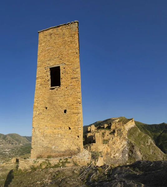 The remains of the aul of the ghost Goor in Dagestan in the even — Stock Photo, Image