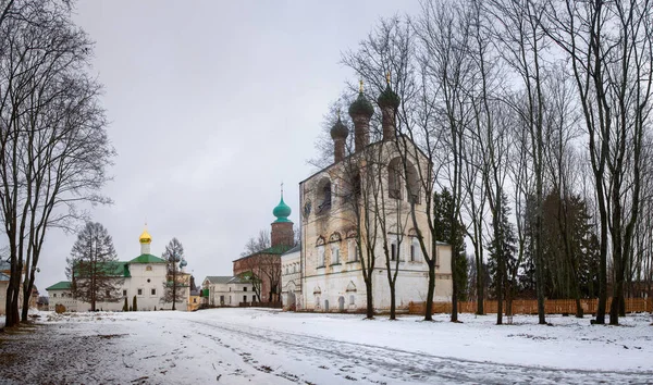 Rusya, Ustye Rostov Manastırı 'ndaki Borisoglebsky. Bir erkek Ortodoks manastırı. Tarih ve kültür abidesi.